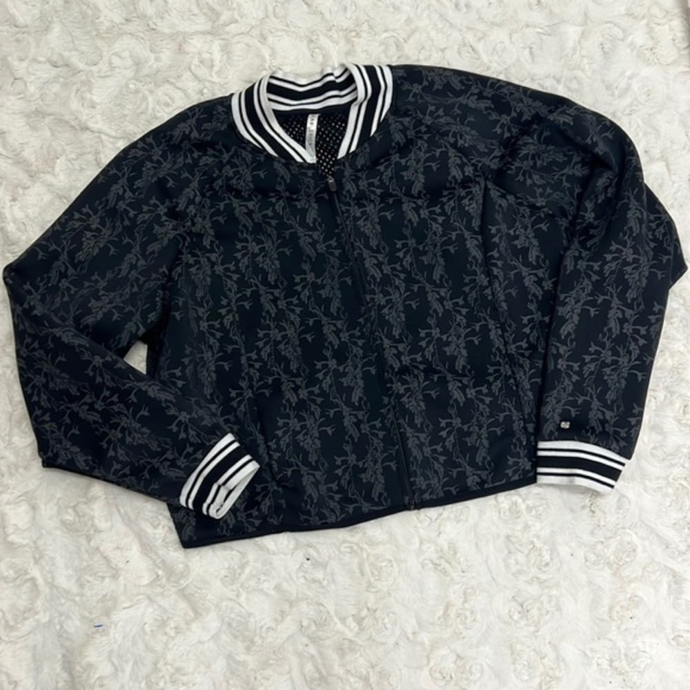 Fabletics Softshell Mesh Back Cropped Jacket Sz X… - image 1